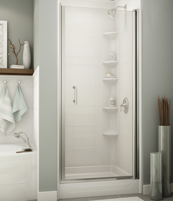 douche rénovée avec une porte en verre