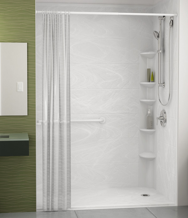conversion de bain en douche avec rideau et mur carrelé couleur blanc marblé